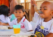 11월에 기아를 겪고 있는 필리핀 가정.jpg