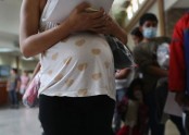 필리핀, 십대 임신에서 놀라운 성장 발표.jpg