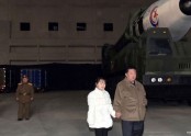 Kim-Jong-Un-and-daughter_CNNPH.jpg
