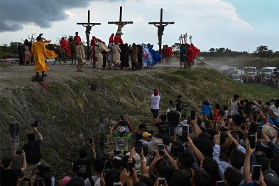 pampanga-crucifixion-march-2024_.jpg